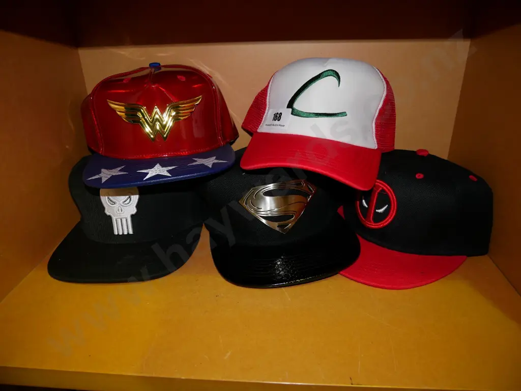 5 assorted caps Image 1++