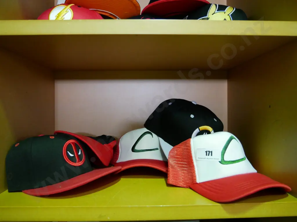 6 assorted caps Image 1++