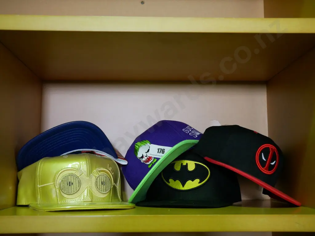 5 assorted caps Image 1++