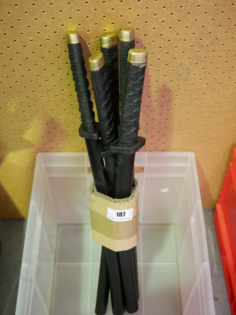 bundle of short katana swords Image 1++