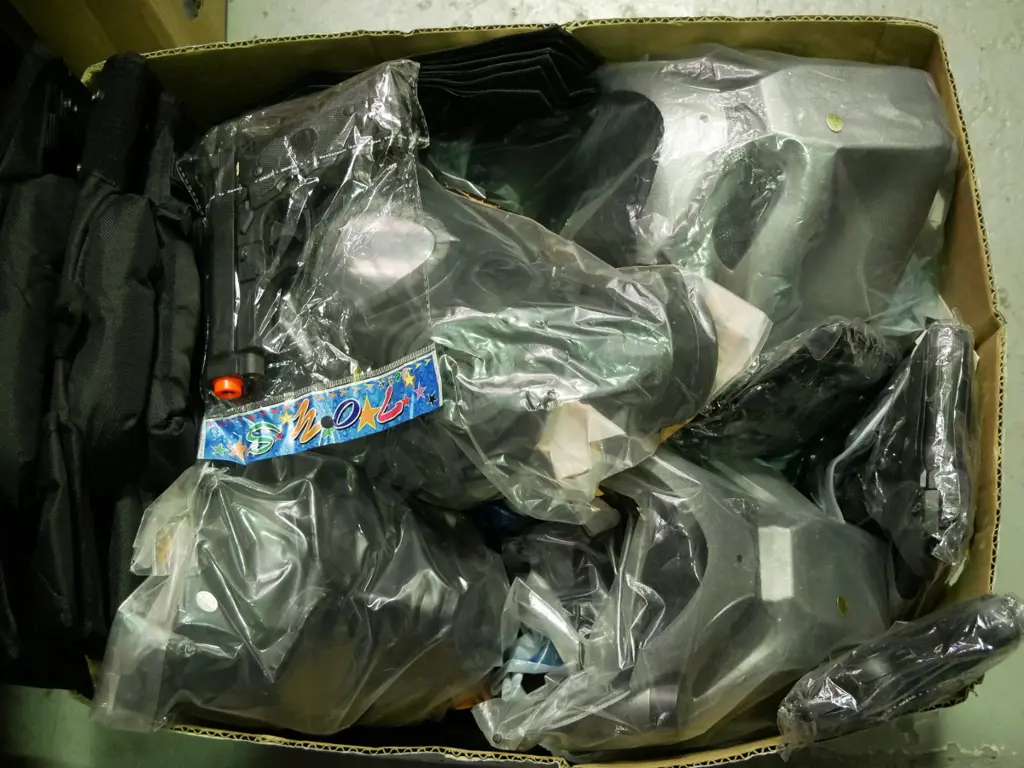 box of SWAT costumes - 2 vests, 4 masks, 2 gloves and plastic guns Image 1++