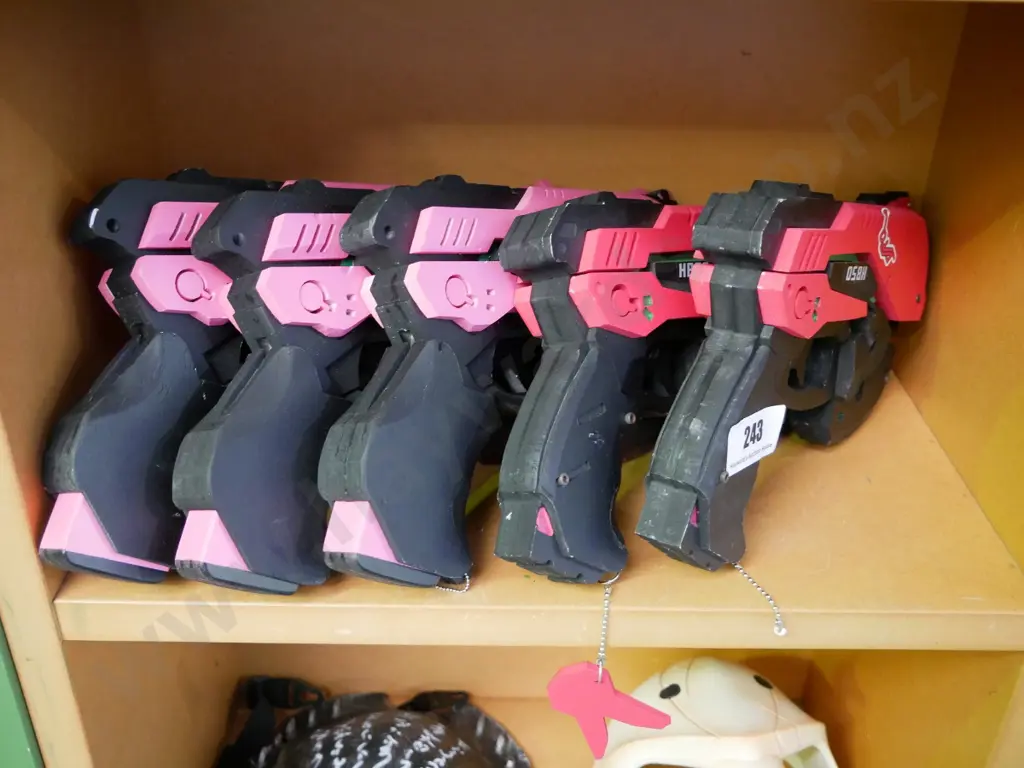 5 pink DVA pistols Image 1++