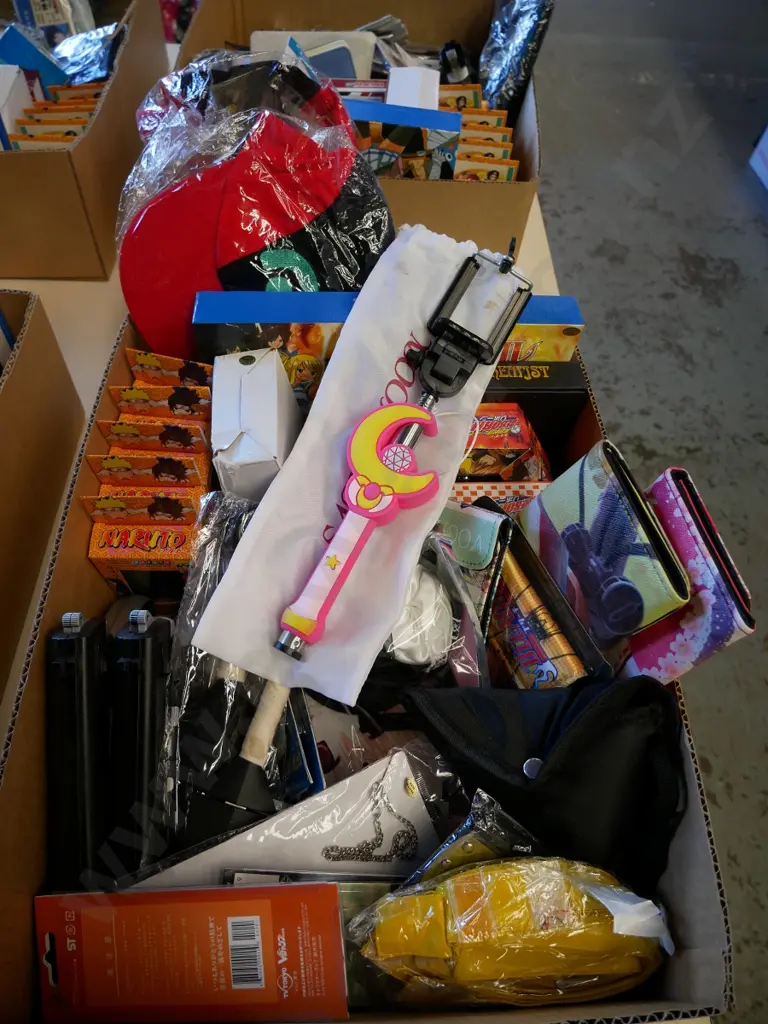 lucky dip box of assorted fantasy colllectables and toys Image 1++