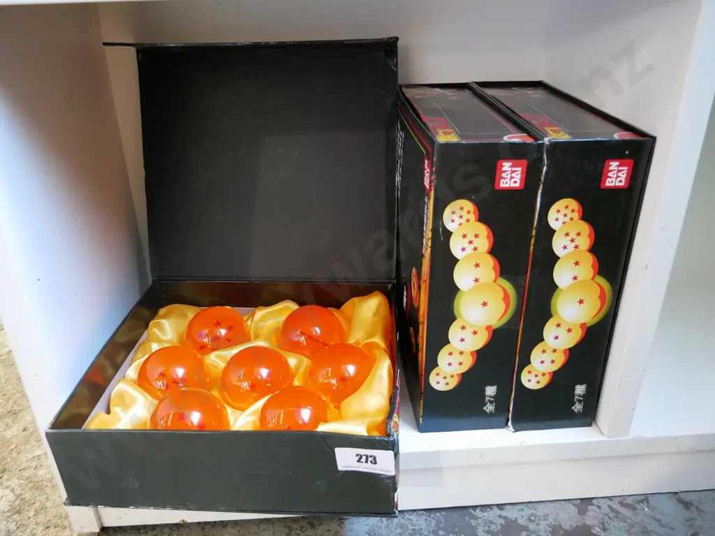 3 boxes of large Dragon Ball Z crystal balls Image 1++