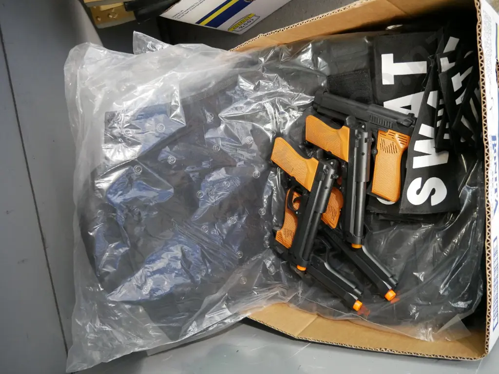 box of SWAT costume items - 5 vests and 5 plastic guns Image 1++