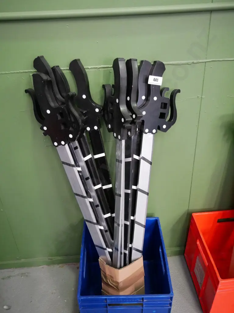 bundle of wooden swords Image 1++