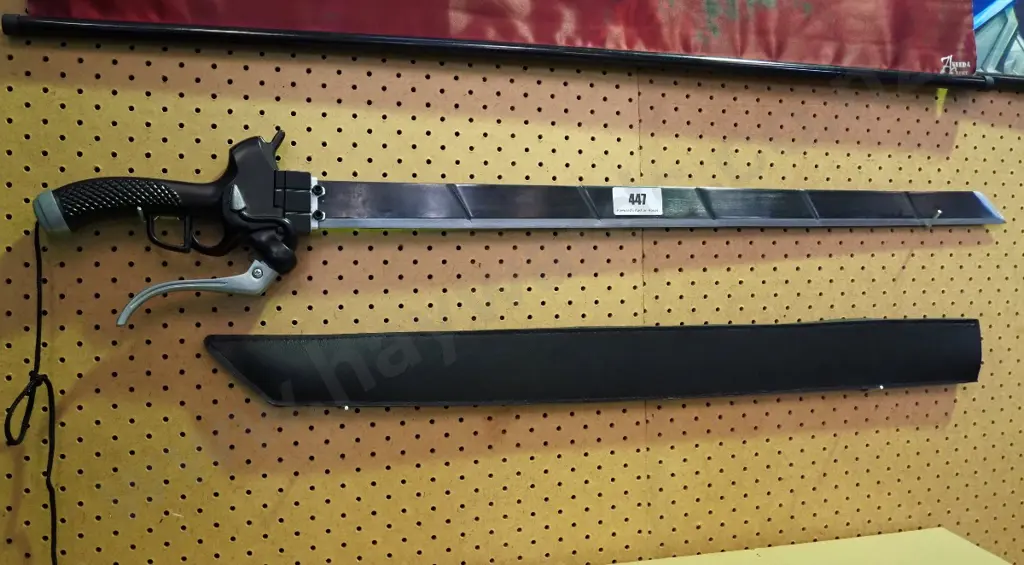 Attack of Titan Special Operations sword and sheath Image 1++