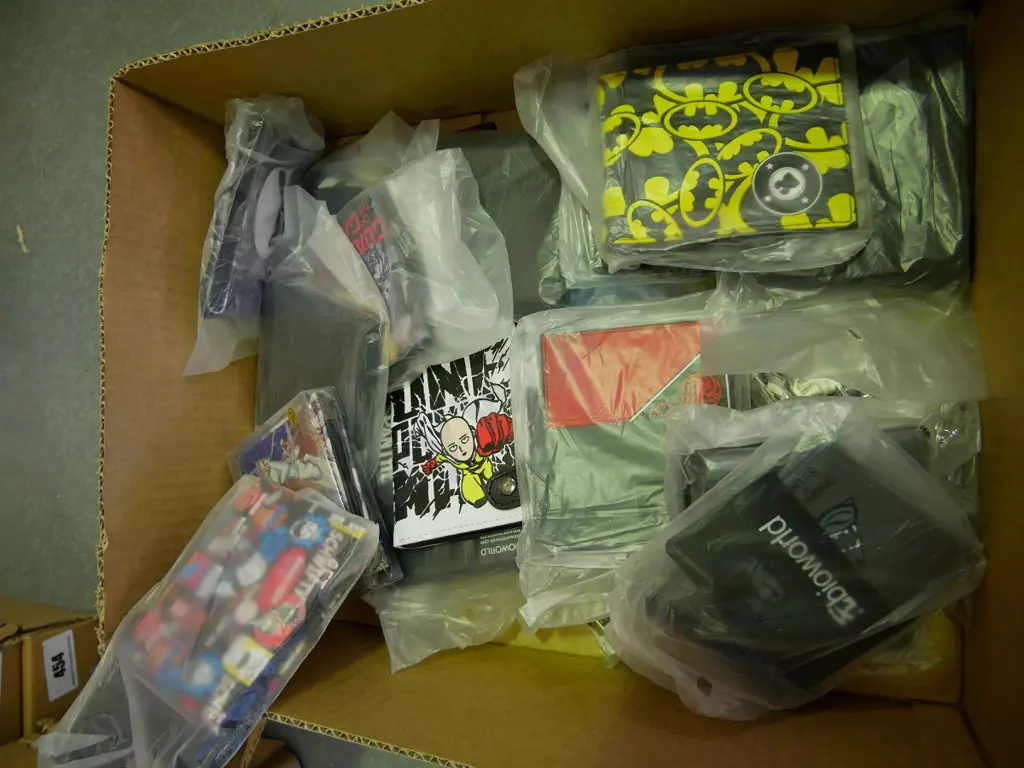 box of various wallets Image 1++