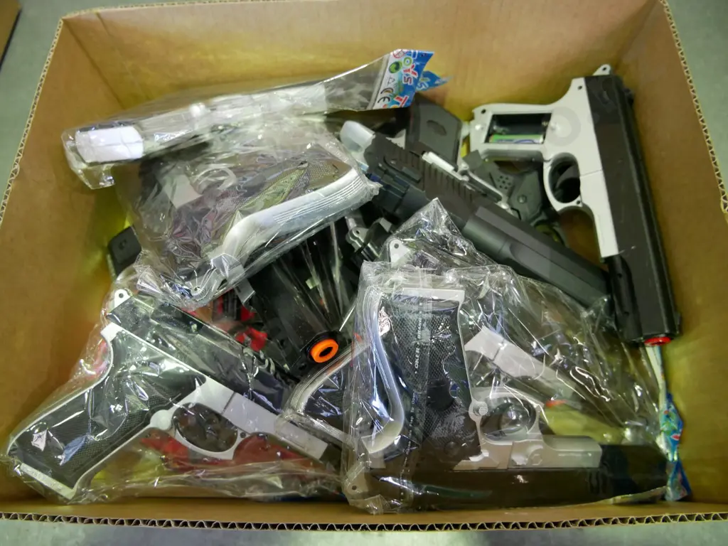 box of plastic pistols Image 1++