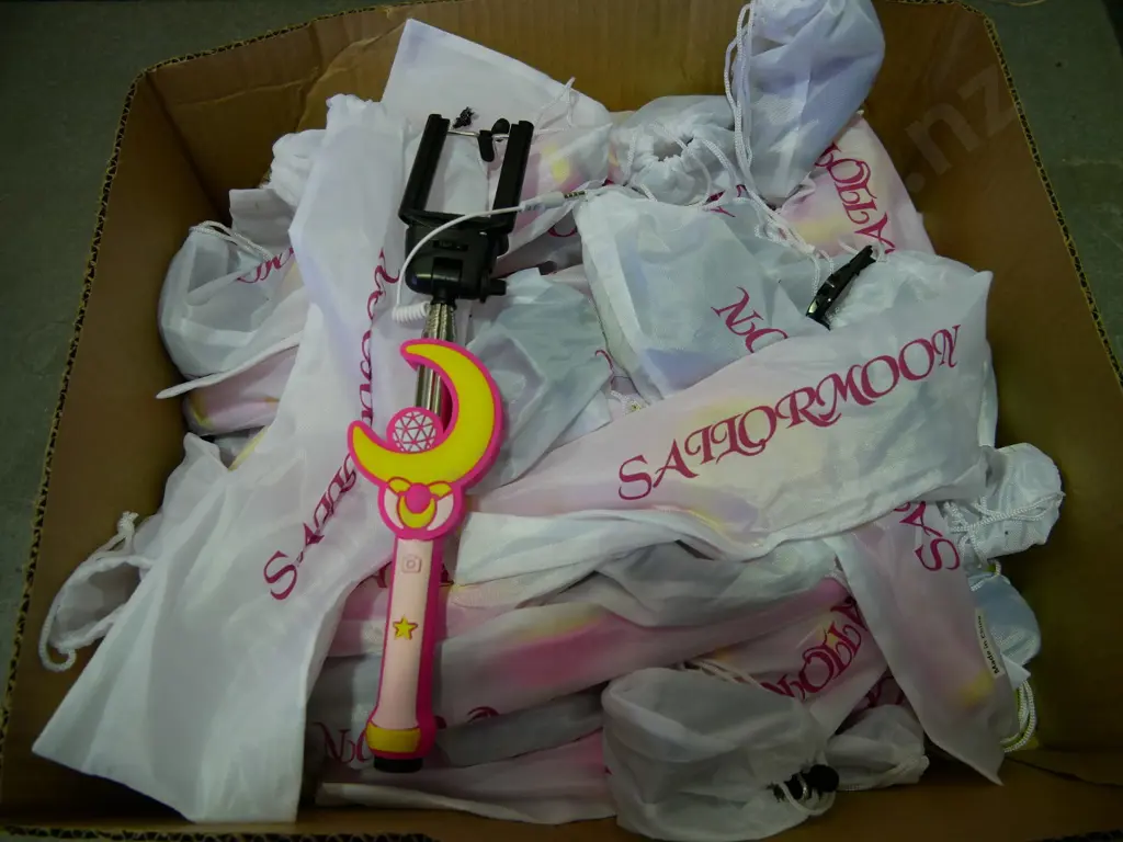 box of Sailor Moon extendable selfie sticks Image 1++