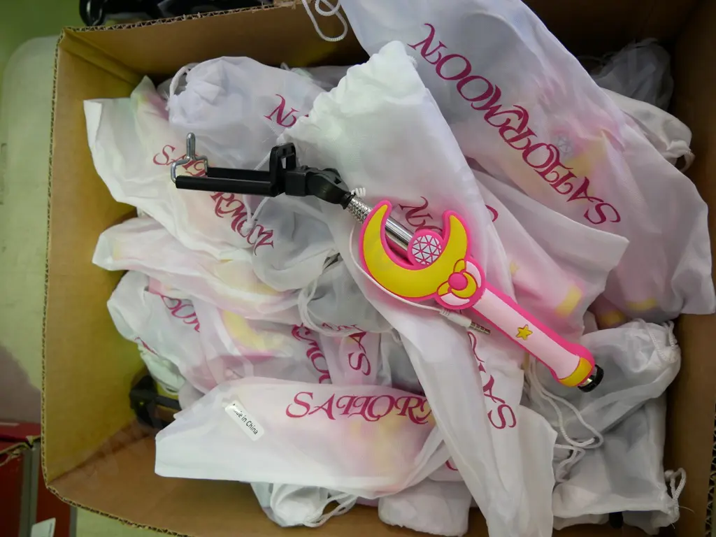 box of Sailor Moon extendable selfie sticks Image 1++