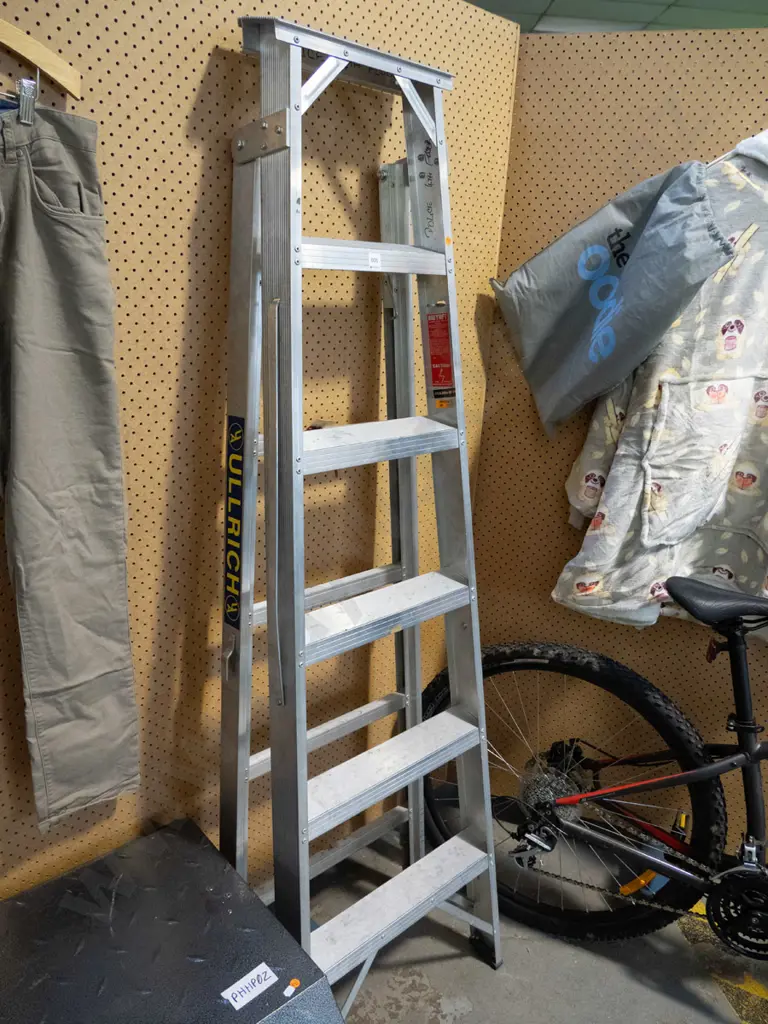5 step aluminum ladder Image 1++