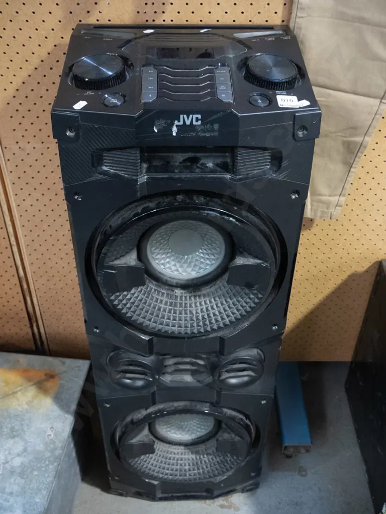Tall JVC portable speaker, no power cord Image 1++