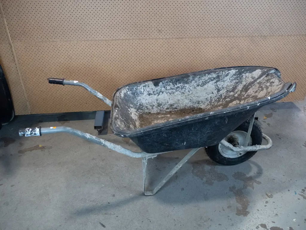 Black Wheel barrow - Metal frame  Image 1++