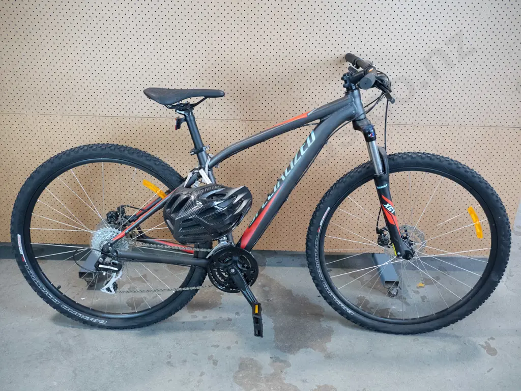Specialized Rockhopper bike With black Specialised Helmet  Image 1++