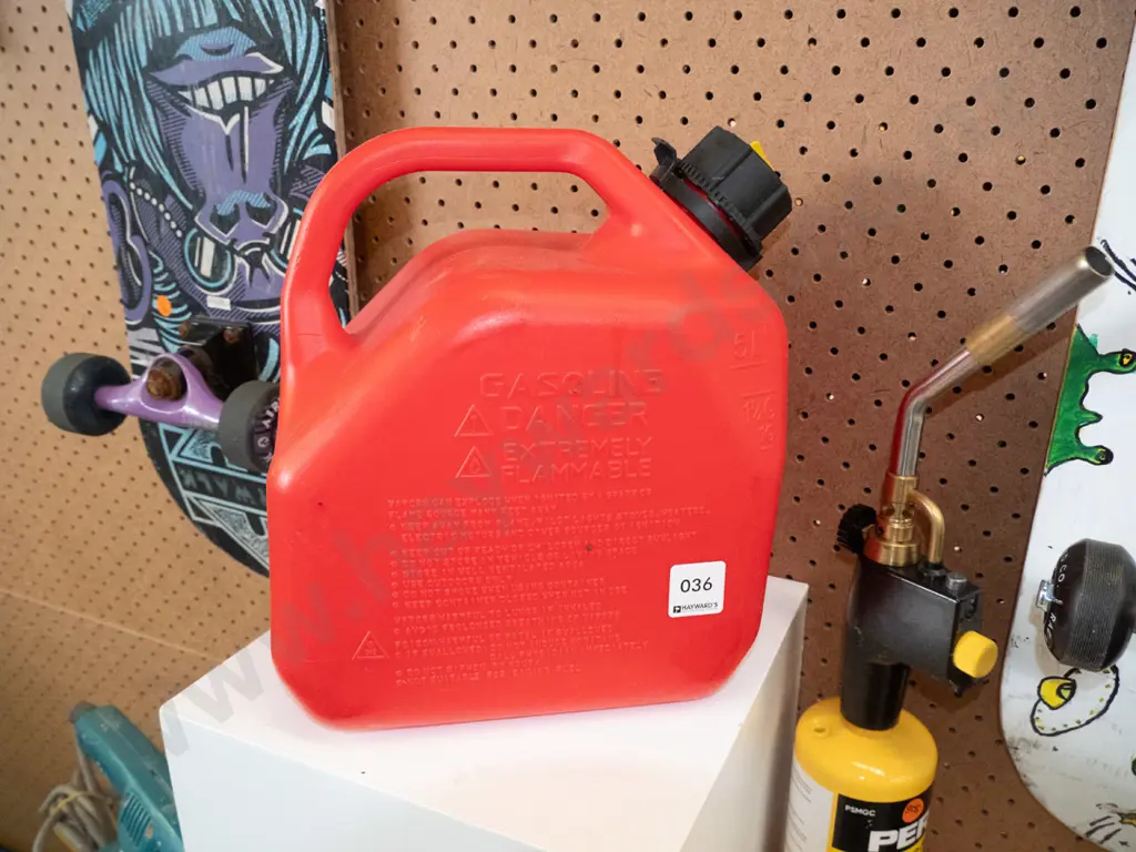 5L Red Plastic Fuel container  Image 1++