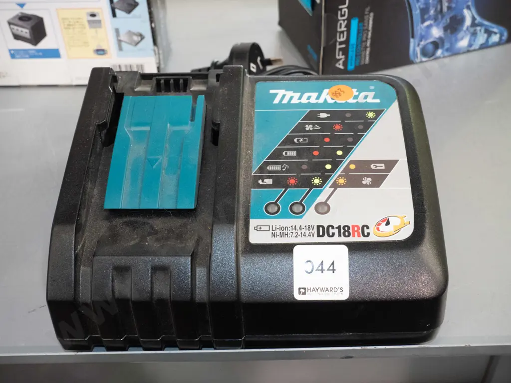 Makita Battery Charger  Image 1++