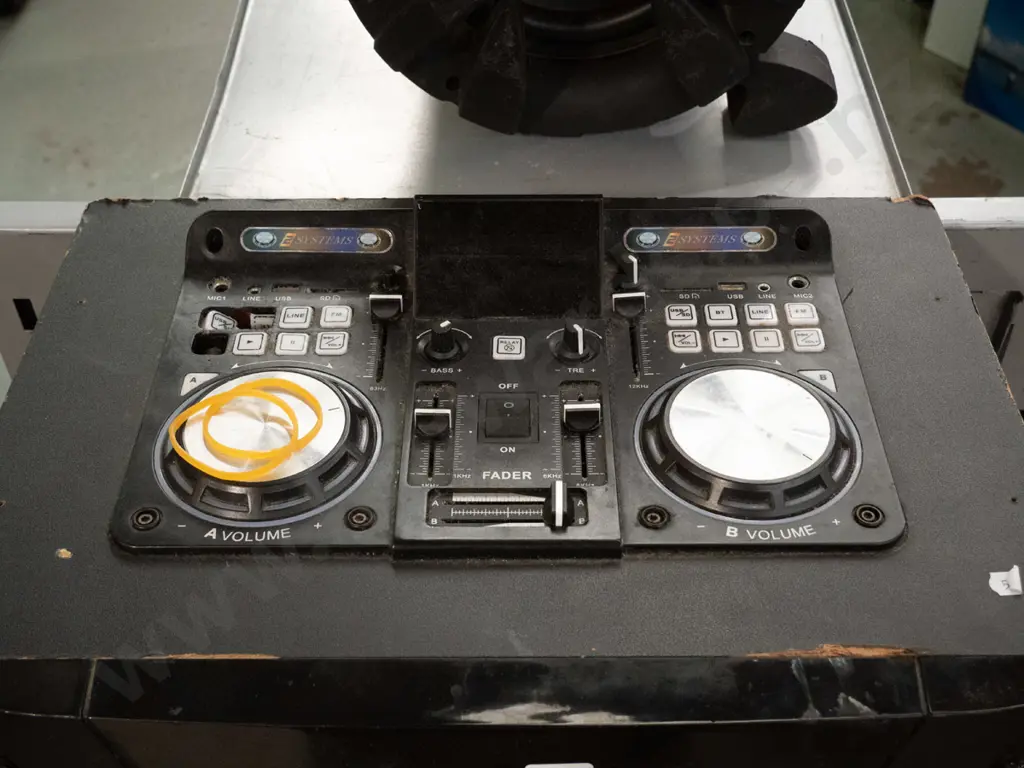 Tall LAD portable speaker system, some damage no cords Image 1++