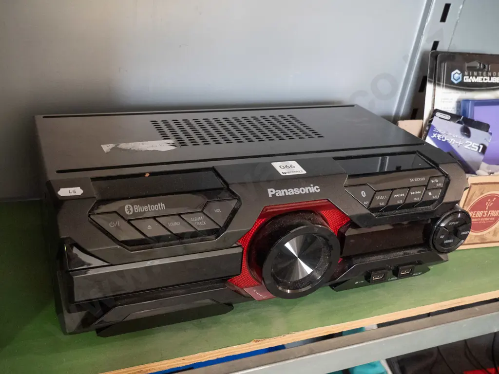 Panasonic stereo head unit, with bluetooth, no cord Image 1++