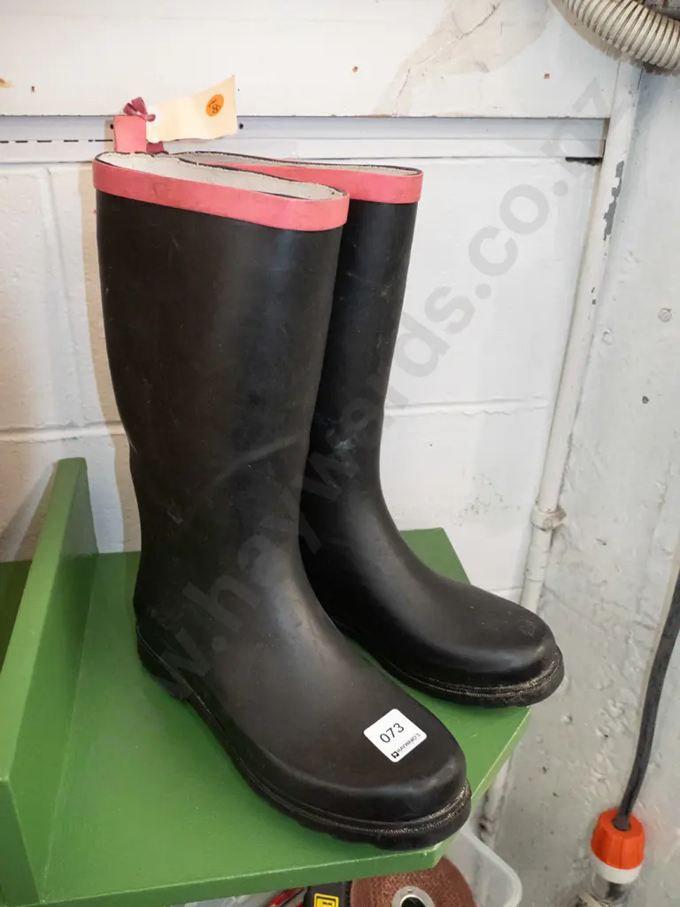 Black Gumboots with Pink stripe at back  Image 1++