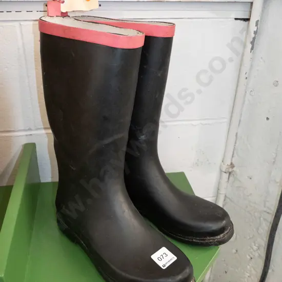 Black Gumboots with Pink stripe at back 