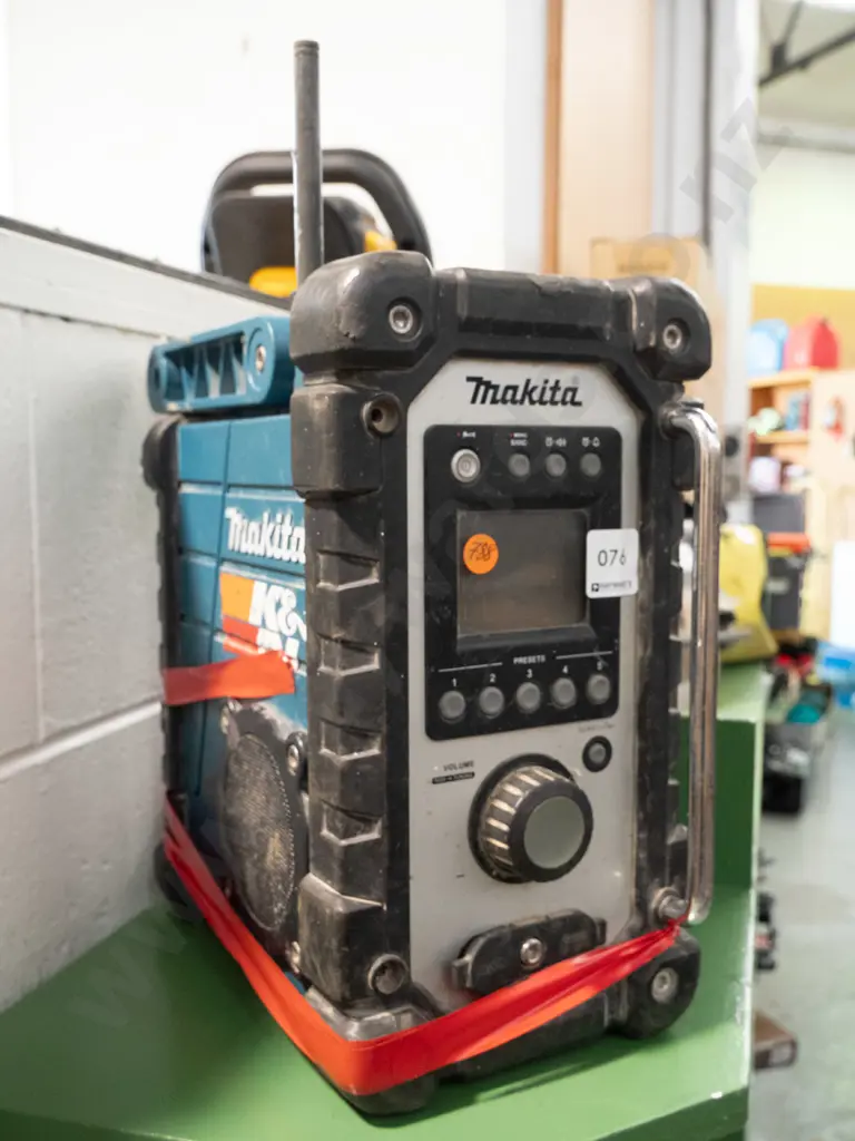 Makita radio - blue Image 1++