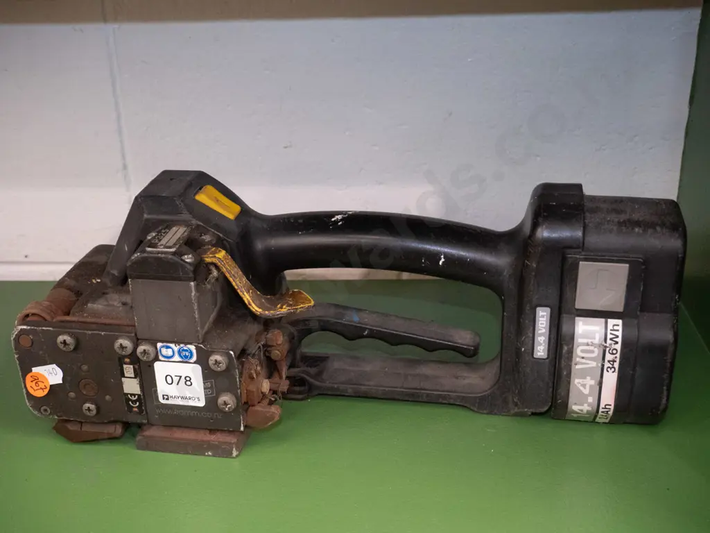 Battery powered strapping tool Image 1++