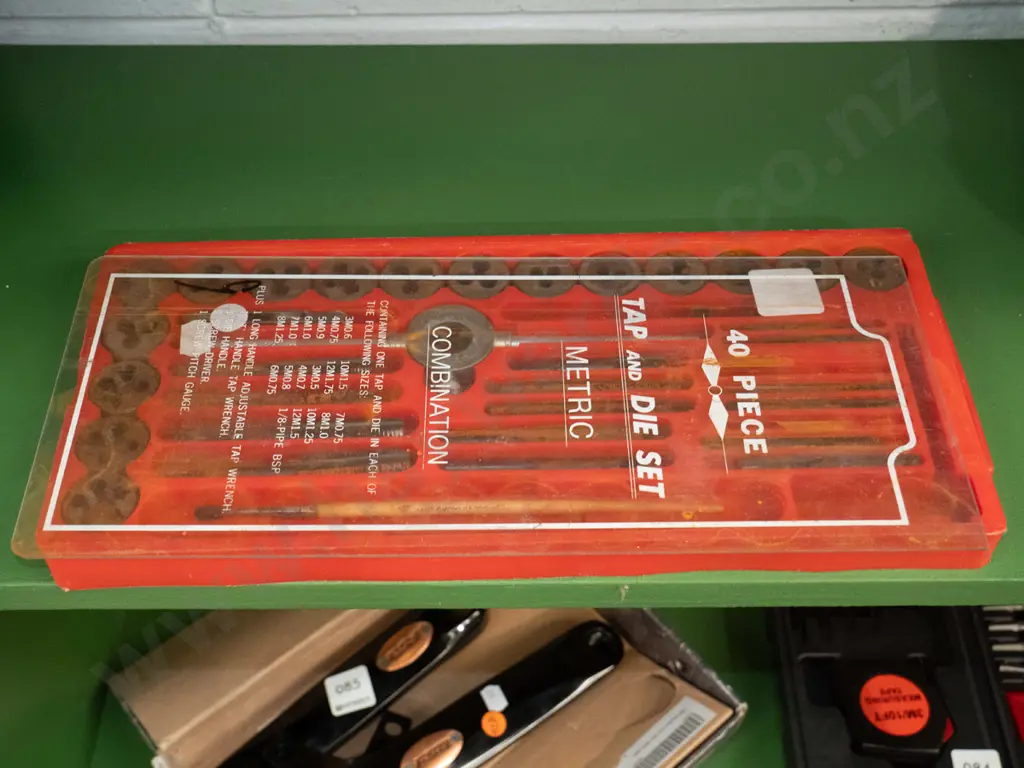 Tap & die set Image 1++