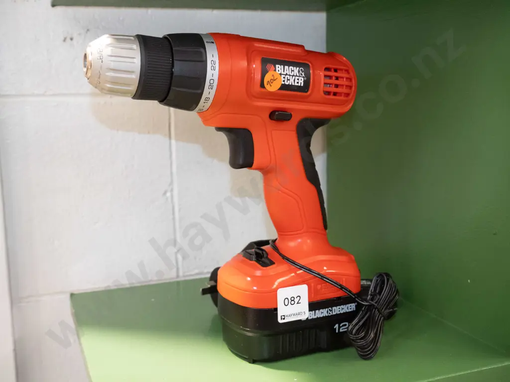 Black and Decker drill and charger Image 1++