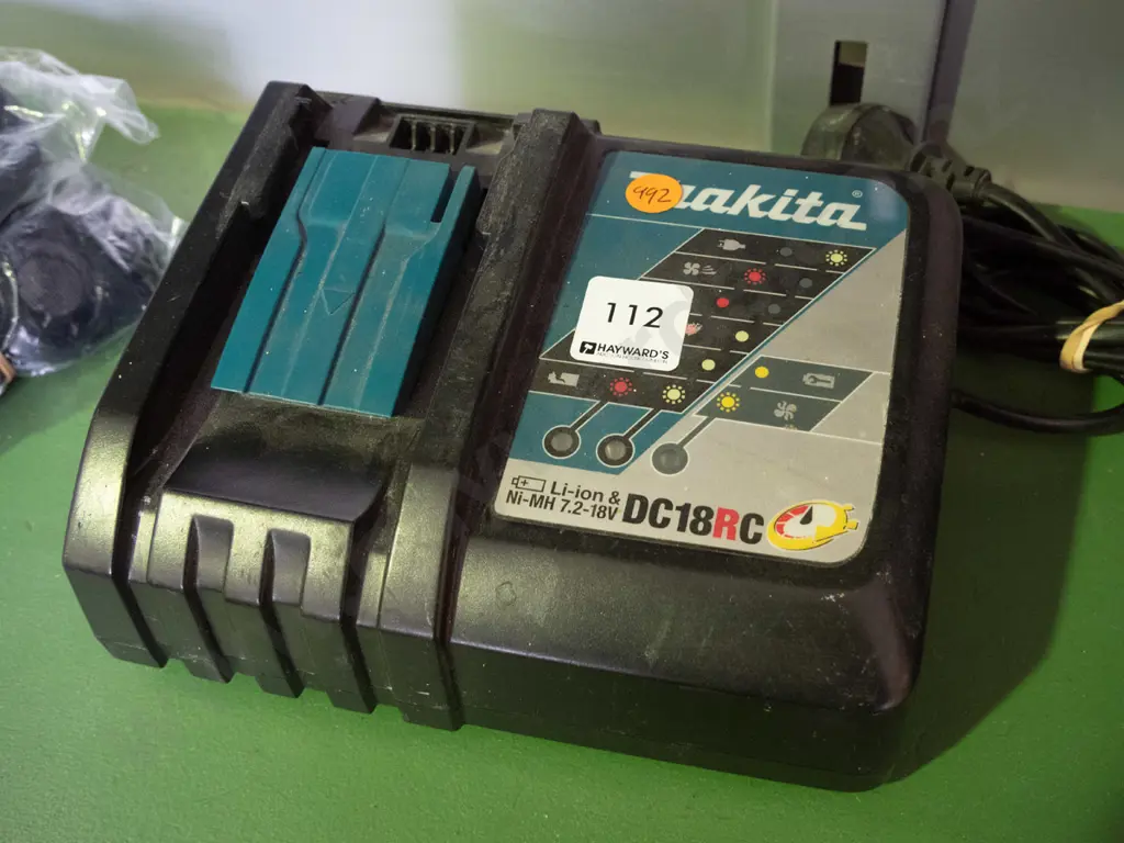Makita battery charger Image 1++