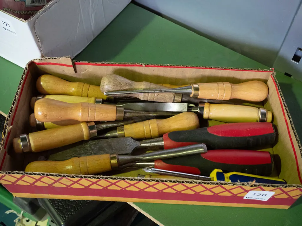 chisels and screwdriver Image 1++