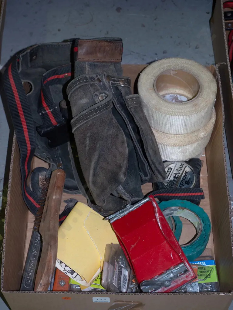 Box; builders belt, gib tape, sanding block etc Image 1++
