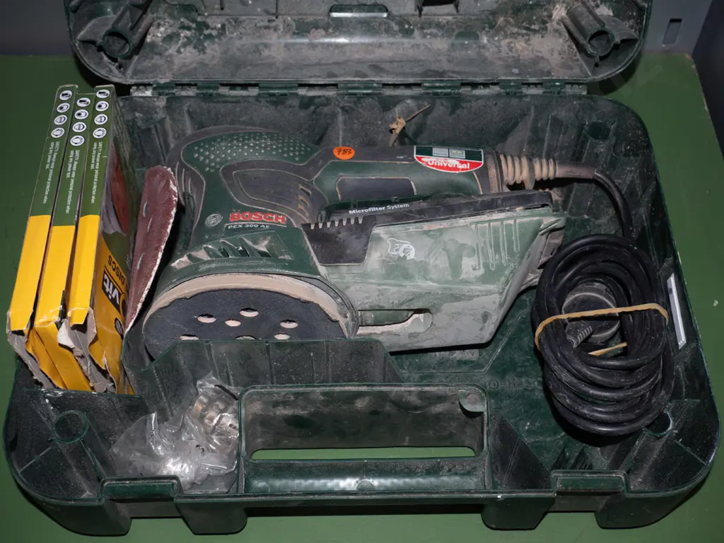 Bosch orbital sander Model PEX330AE - green - in green carry case Image 1++