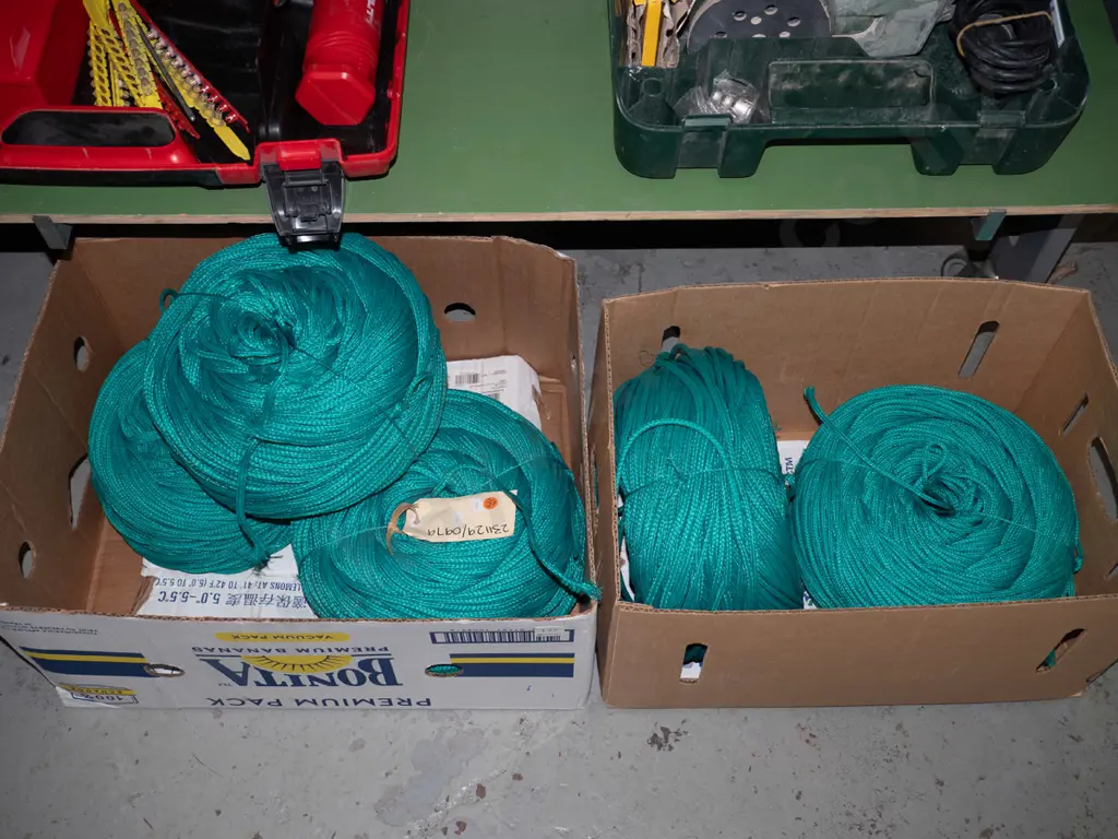 5 rolls of green rope, tied together  Image 1++