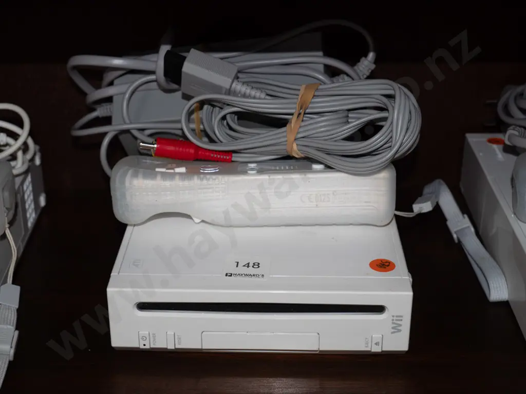 Wii Console, controller, cords Image 1++