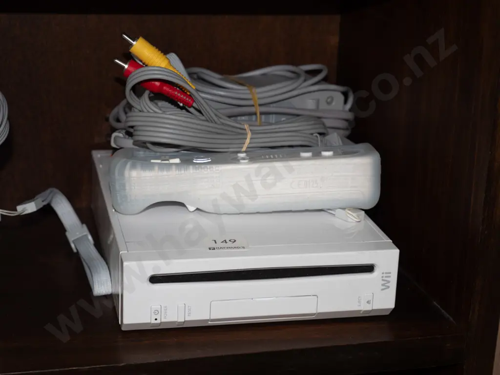 Wii Console, controller, cords Image 1++