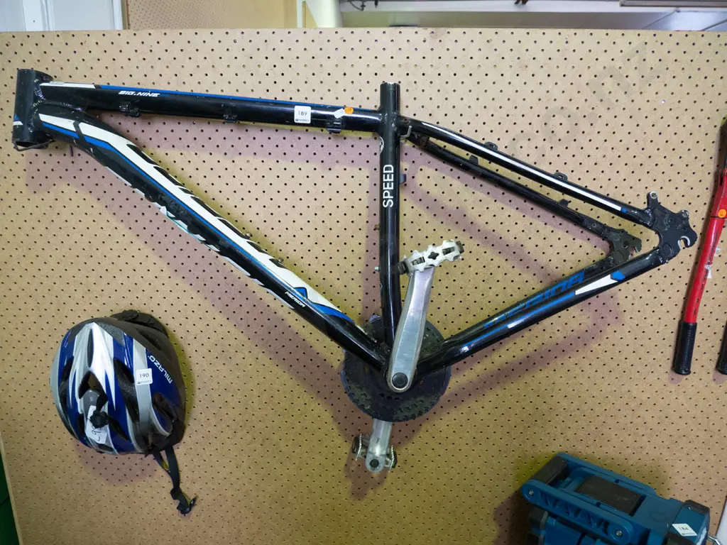 Merida Big Nine bike frame with pedals only - Black, white and blue Image 1++