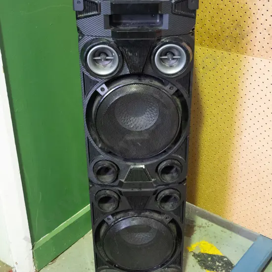 Veon portable stereo system - no power cord