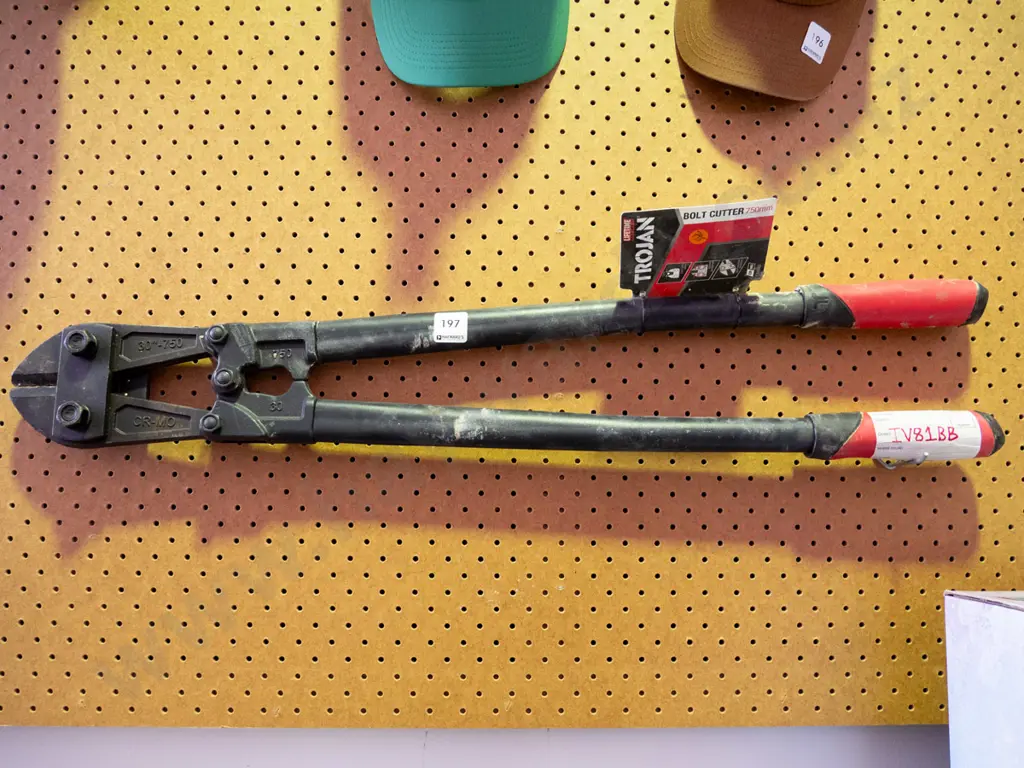 Bolt cutters  Image 1++