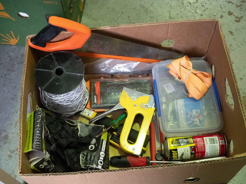 Box; tools, gloves, wire, metal detector etc Image 1++