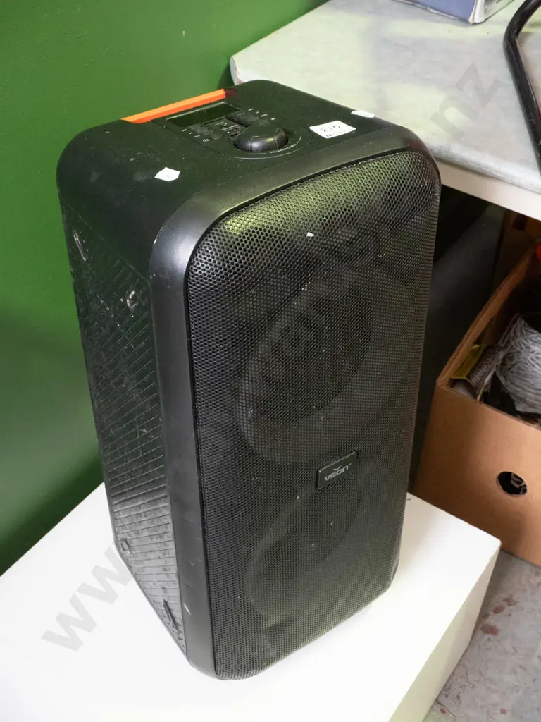 small Veon portable stereo system - no power cord Image 1++