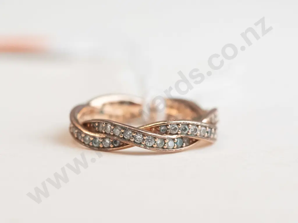 Small rose gold ring with small stones on the outer edge Image 1++