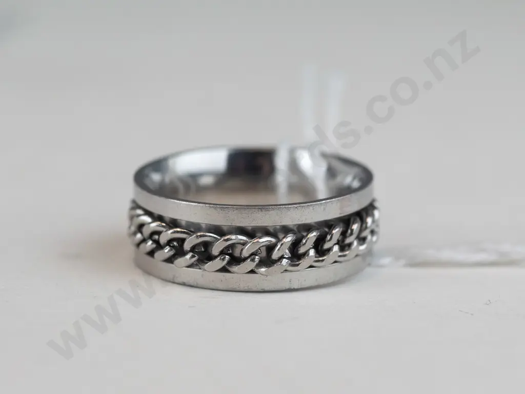 Silver ring with links round circumference Image 1++