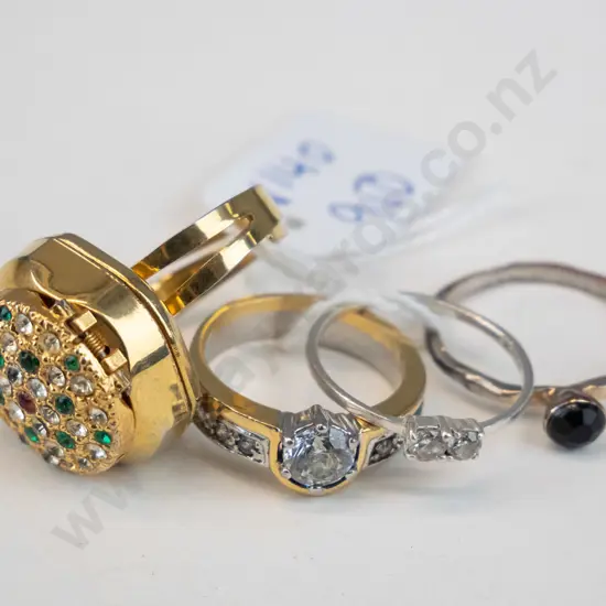 4 assorted costume rings