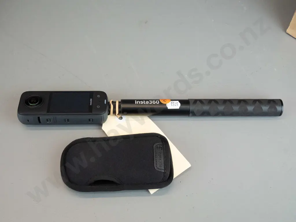 Insta360 X3 Black selfie camera stick Image 1++