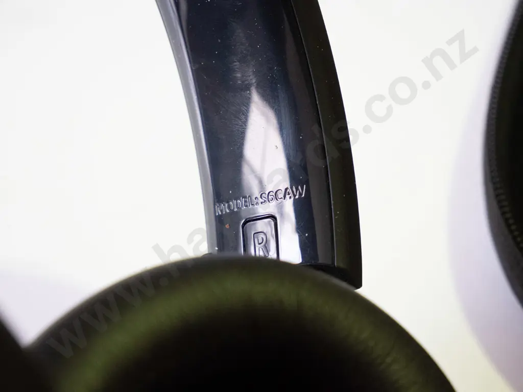 17 - Skull Candy over ear headphones in a black case. Image 1++