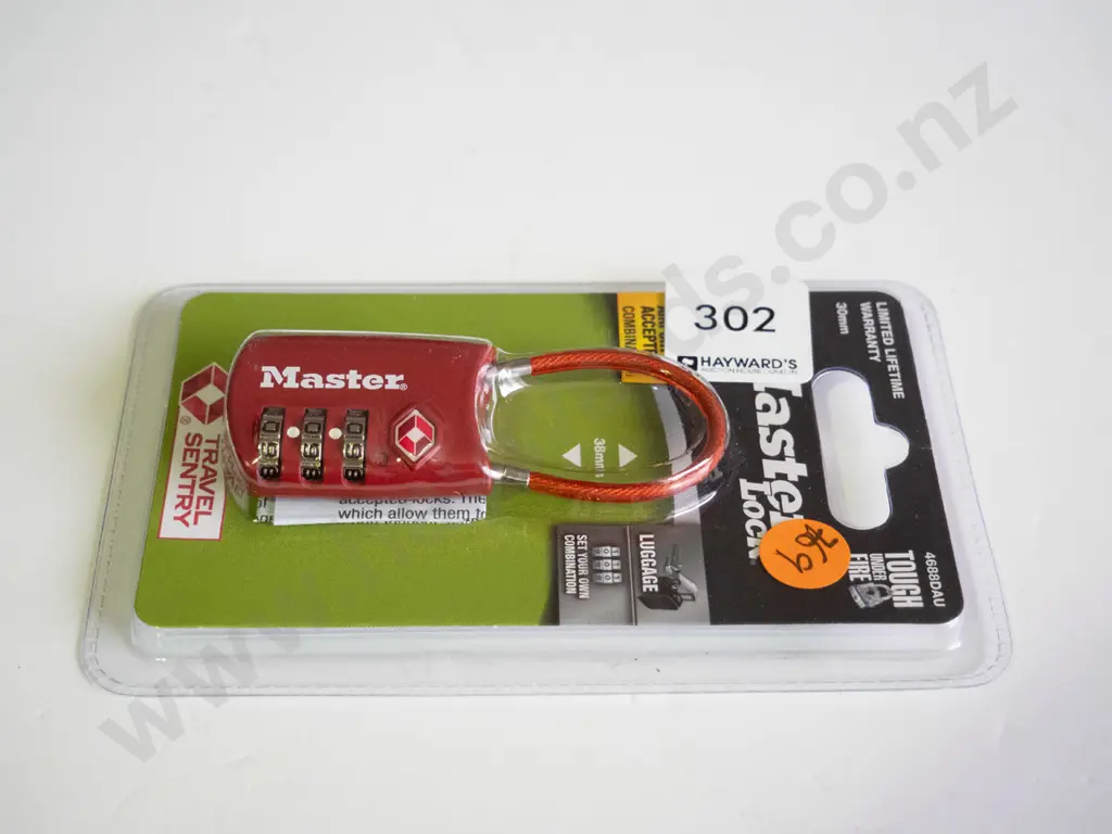 Master lock red padlock  Image 1++