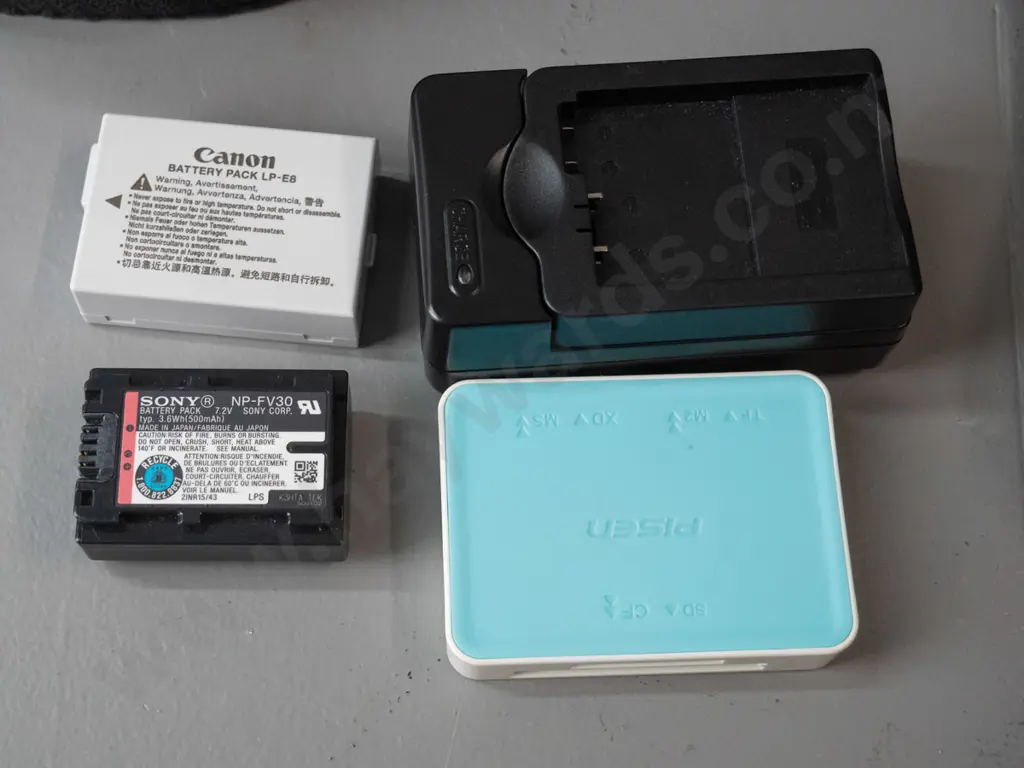 Cannon camera EOS 600D in black case 1 Image 1++