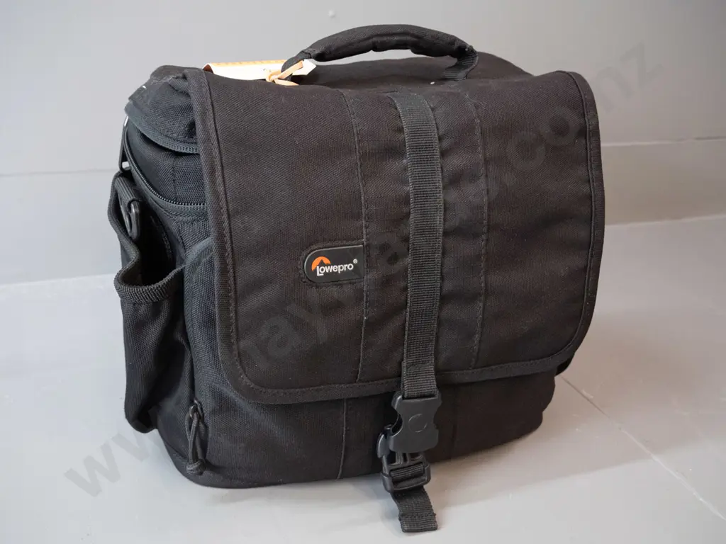 Cannon camera EOS 600D in black case 1 Image 1++