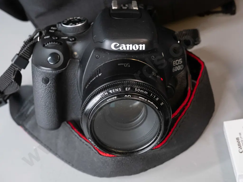 Cannon camera EOS 600D in black case 1 Image 1++